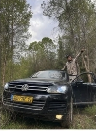 Рядом с автомобилем